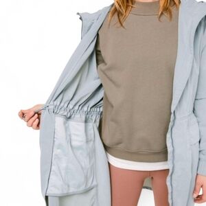 LULULEMON Slate Blue Pack & Glyde Silver Drop Jacket - Size 6
